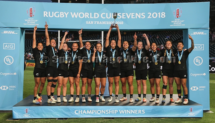 2018RugbySevensSat-50.JPG - New Zealand defeated France (not pictured) 29-0 to win the women's championship finals of the 2018 Rugby World Cup Sevens, Saturday, July 21, 2018, at AT&T Park, San Francisco. (Spencer Allen/IOS via AP)